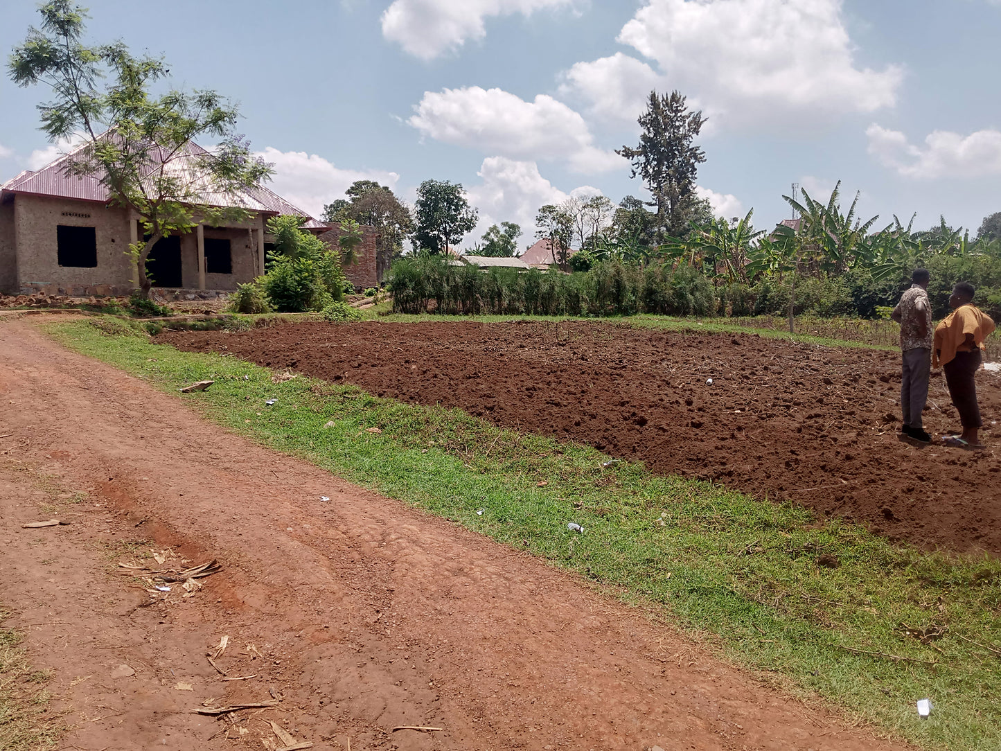 Rwamagana Town Land with Good Black Road 400 meters behind Taxi Park, UPI 5/01/05/02/141, Area 887 Square Meters, Good for Shopping market, Warehouse, Hotel, Luxury Home