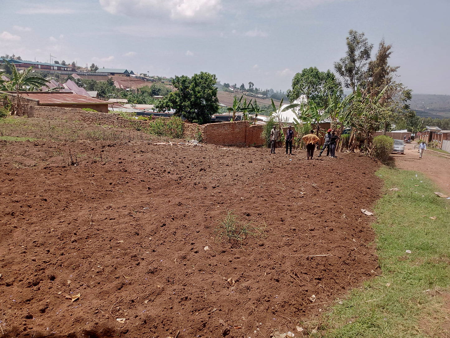 Rwamagana Town Land with Good Black Road 400 meters behind Taxi Park, UPI 5/01/05/02/141, Area 887 Square Meters, Good for Shopping market, Warehouse, Hotel, Luxury Home