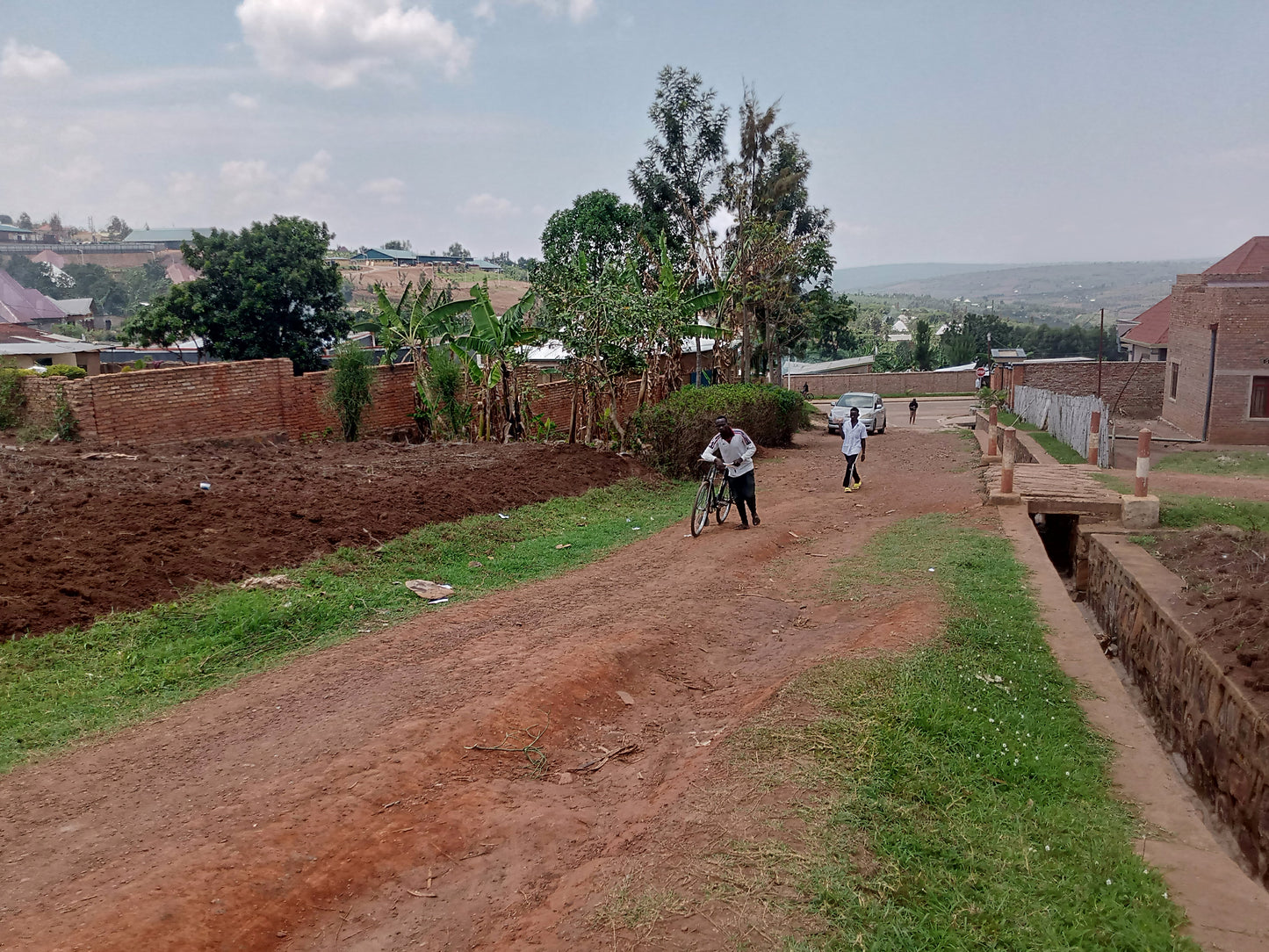 Rwamagana Town Land with Good Black Road 400 meters behind Taxi Park, UPI 5/01/05/02/141, Area 887 Square Meters, Good for Shopping market, Warehouse, Hotel, Luxury Home